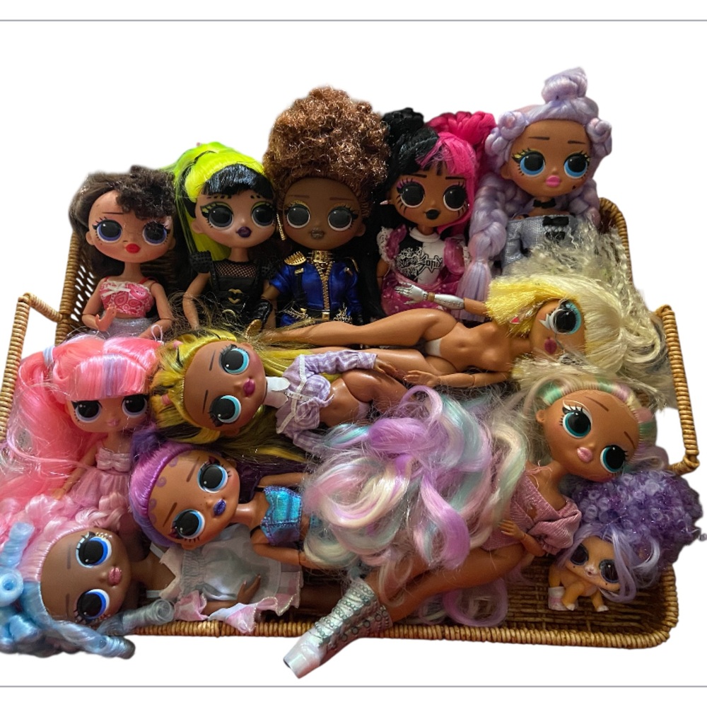 LOL Surprise Full Size Dolls. Lot of 11 plus 1 pet.  EUC Includes carrying case